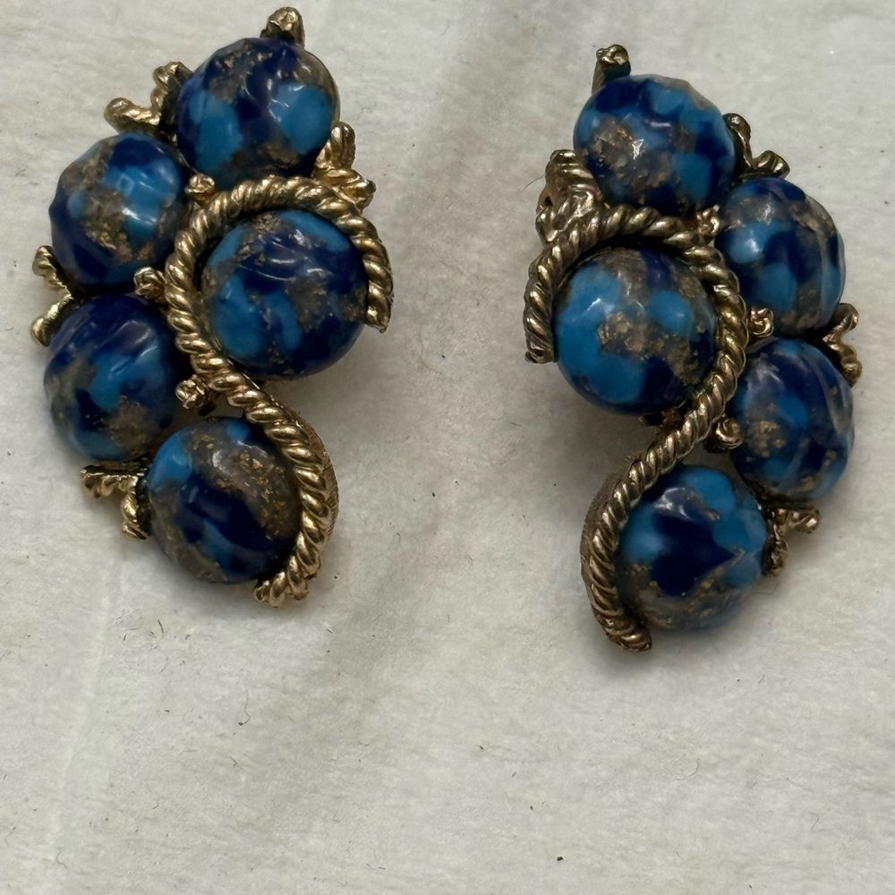 Vintage 3 Tones Of Blue/Gold Glass Art Clip on Earrings Sz 1” X 1.5”